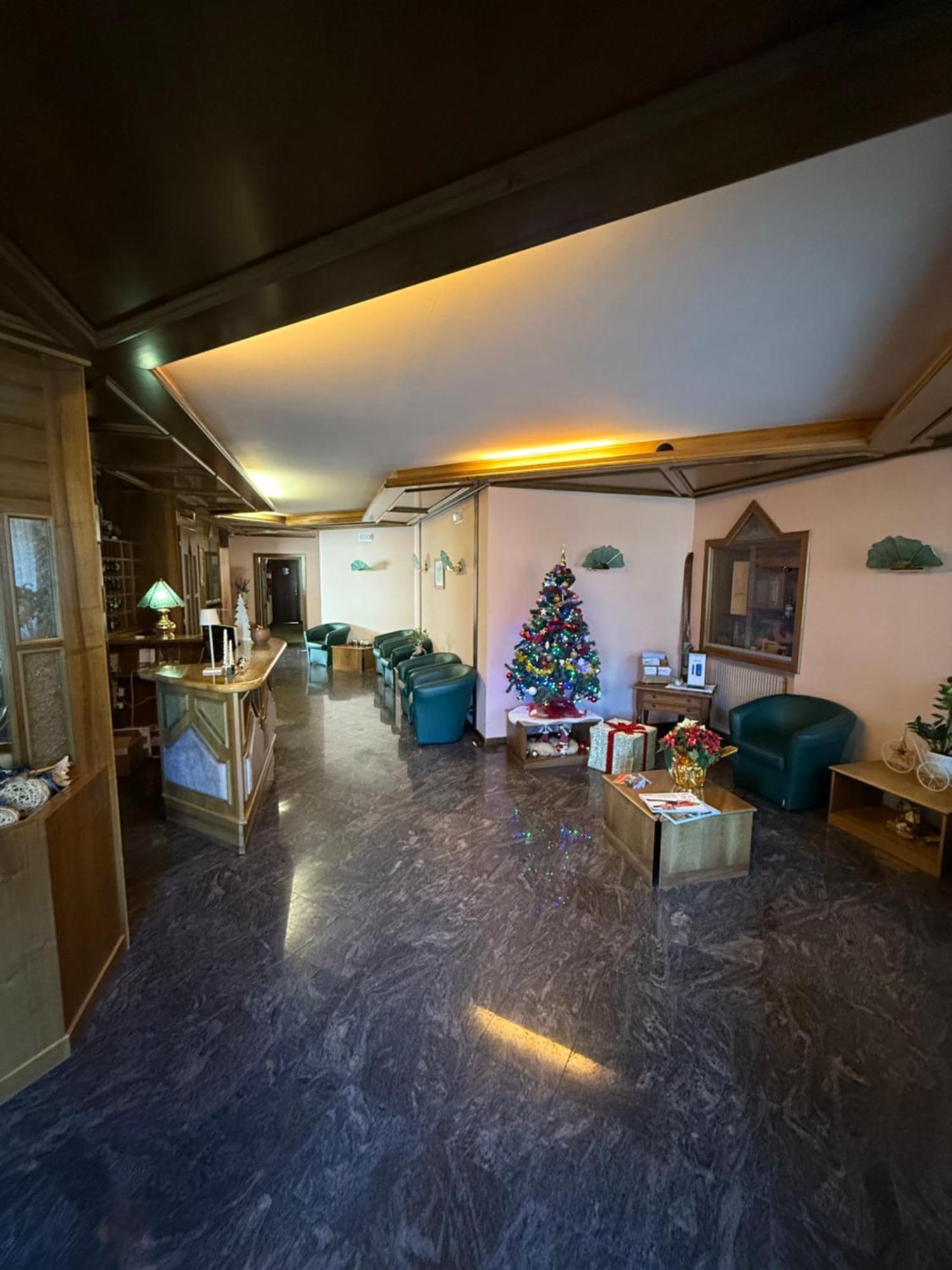 Hotel Quadrifoglio Pinzolo Exterior photo